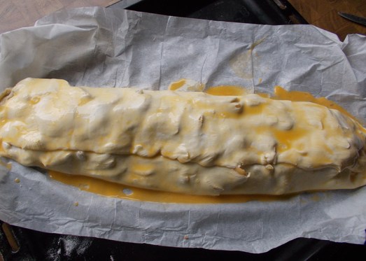 großzügig mit Ei bepinseln...