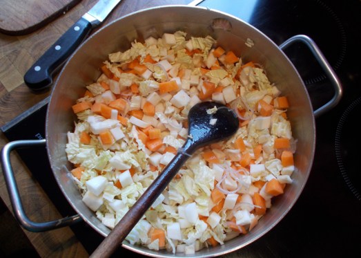 Gemüse beigeben und kurz mit den Schalotten anschwitzen lassen...