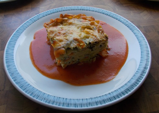 Gemüseauflauf mit Tomatensauce