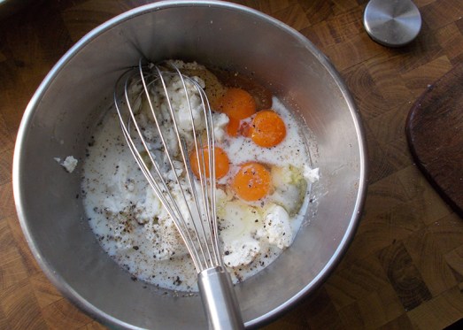 Zutaten zu einer flüssigen Masse mischen