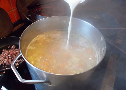 Am Schluss noch einen Schuss Obers einrühren.  