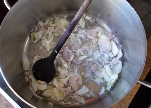 Zwiebel anschwitzen...