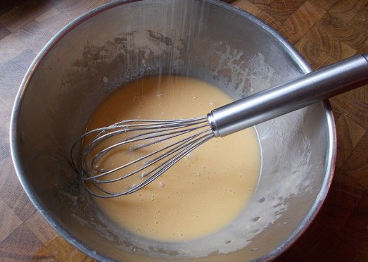 Butter schaumig rühren, Ei unterrühren, bis die Masse eine glatte Konsistenz hat ....