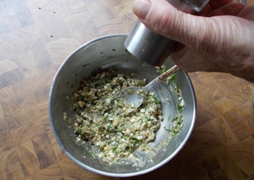  ... und salzen und pfeffern.