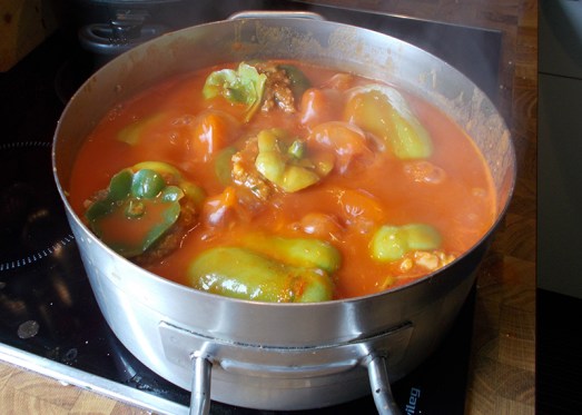  Zugedeckt ca. eine halbe Stunde köcheln lassen.