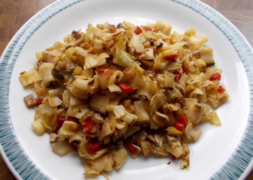 Krautfleckerl mit Gemüse (wer Speck braucht, klickt sich hier glücklich).