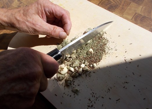 ... hacke alles klein und fein ...