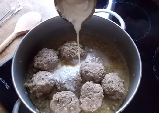 ... und zum Schluss mit Obers verfeinern.