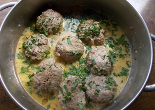 ... und mit gehackter Petersilie garnieren.