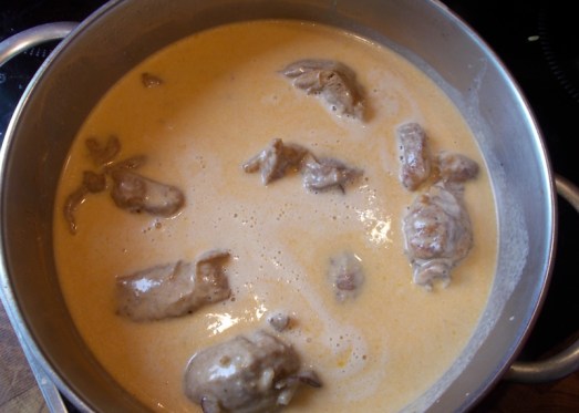 Umrühren, noch einmal aufkochen lassen.