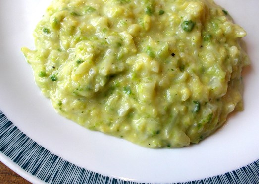 Ist als Beilage für Fisch- und Fleischgerichte gut geeignet, aber auch "solo" mit Salzkartofferl ein Hit.