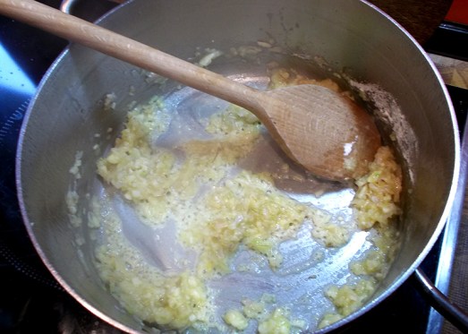 Mehl ganz kurz mitrösten lassen ...