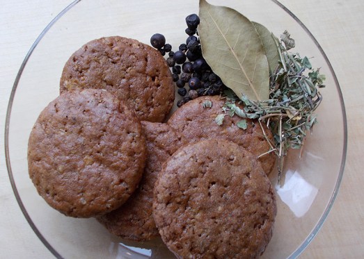 Nein, Sie haben sich nicht verlesen: Lebkuchen (am besten hausgemacht) geben der Sauce das bestimmte Etwas.