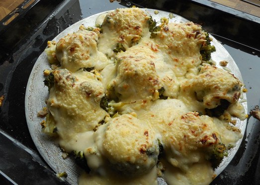 ... im vorgeheizten Rohr (Oberhitze, 200 Grad) überbacken, bis der Käse eine schöne Kruste hat.