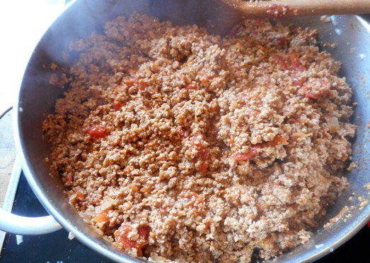  15 bis 20 Minuten leicht köcheln lassen (ab und zu umrühren). 