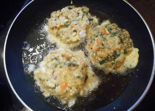 Beidseitig goldgelb herausbacken.