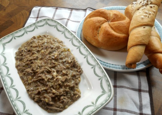 Dazu passt, je nach Geschmack, ein Semmerl, ein Salzstangerl ...