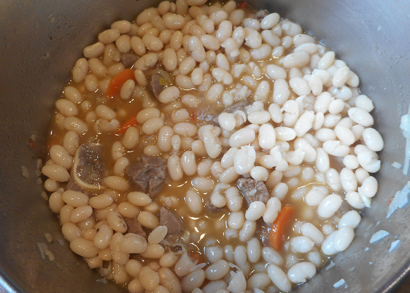 Bohneneintopf mit Lammfleisch | Herr Peschka kocht ... Bohneneintopf mit Lammfleisch | Herr Peschka kocht ...