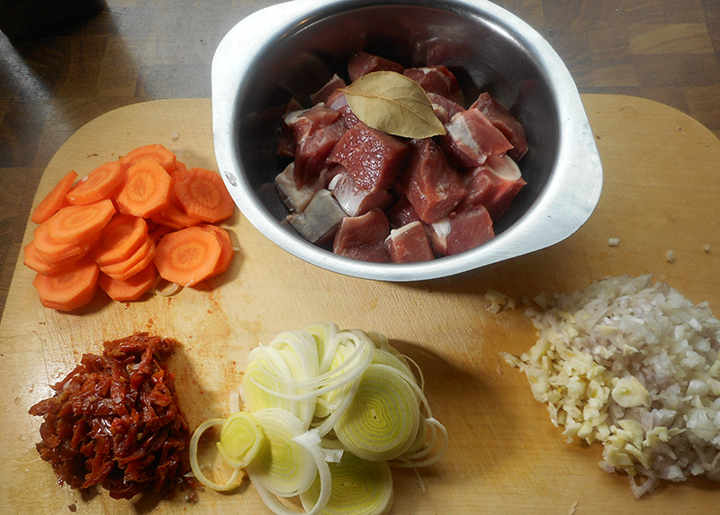 Bohneneintopf mit Lammfleisch | Herr Peschka kocht ... Bohneneintopf mit Lammfleisch | Herr Peschka kocht ...